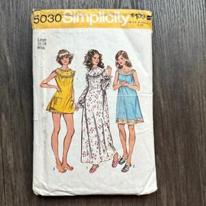 Vintage 1970s Simplicity 5030 Sewing Pattern Size M/L Nightgown Shorts Sleepwear